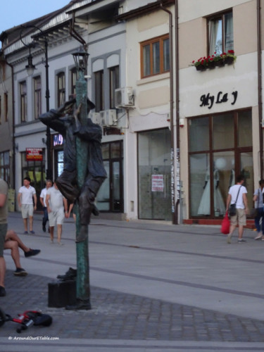 Sculpture decoration in the centre